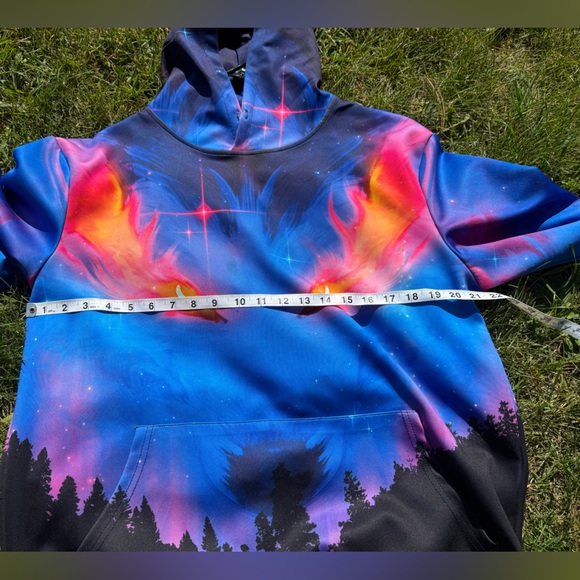 Vibrant Wolf Graphic Hoodie - Picture 5 of 12